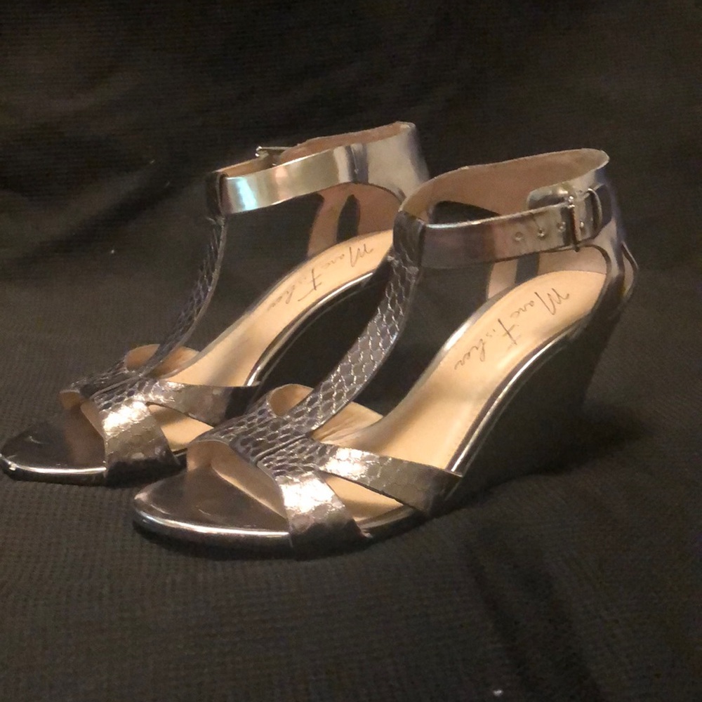 Silver wedges